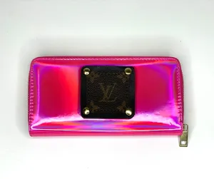 Single Wallet in Metallic hot pink wallet (black patch, gold hardware)