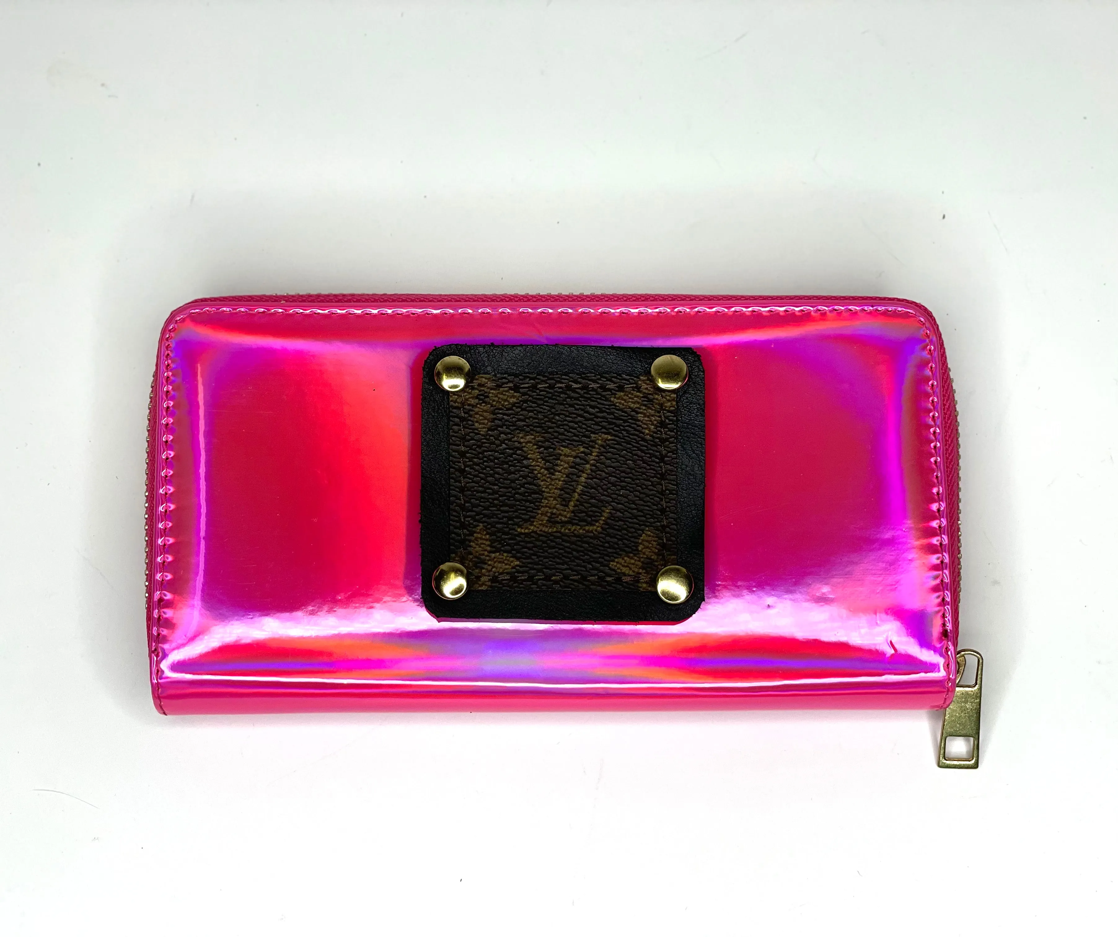 Single Wallet in Metallic hot pink wallet (black patch, gold hardware)